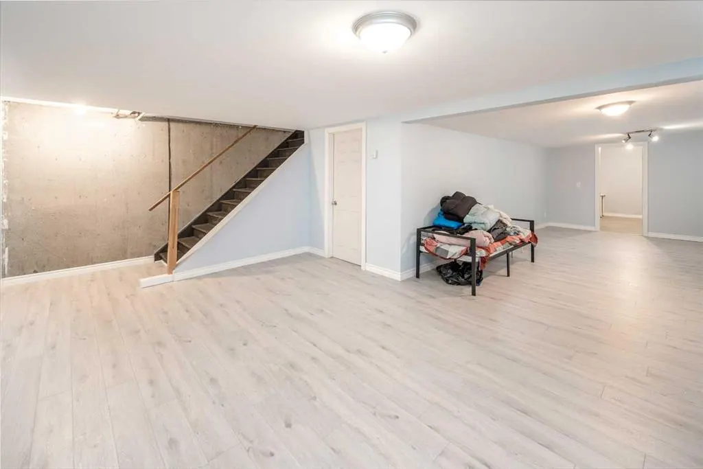219 Huntington Park Bay NW, #206