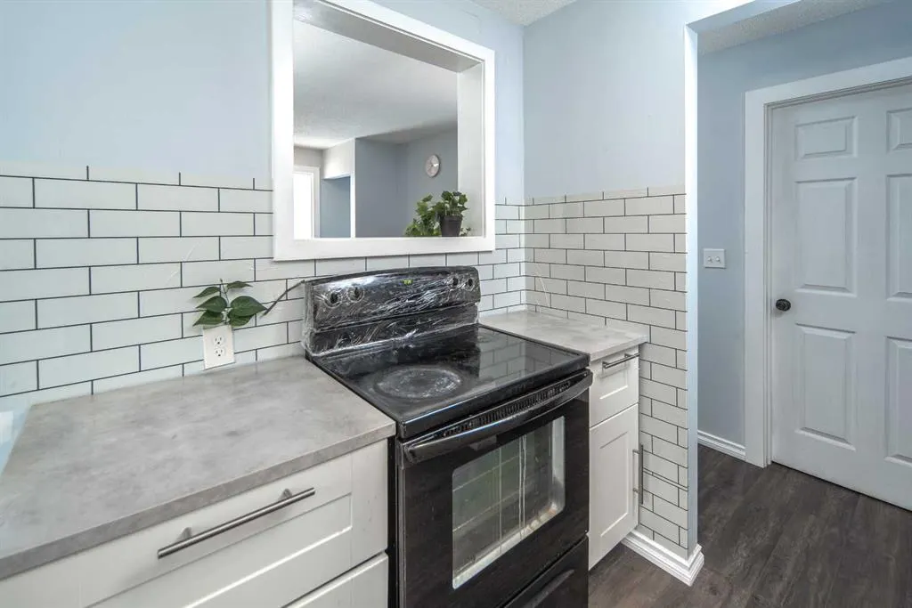 219 Huntington Park Bay NW, #206
