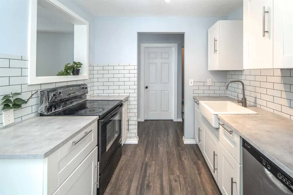 219 Huntington Park Bay NW, #206