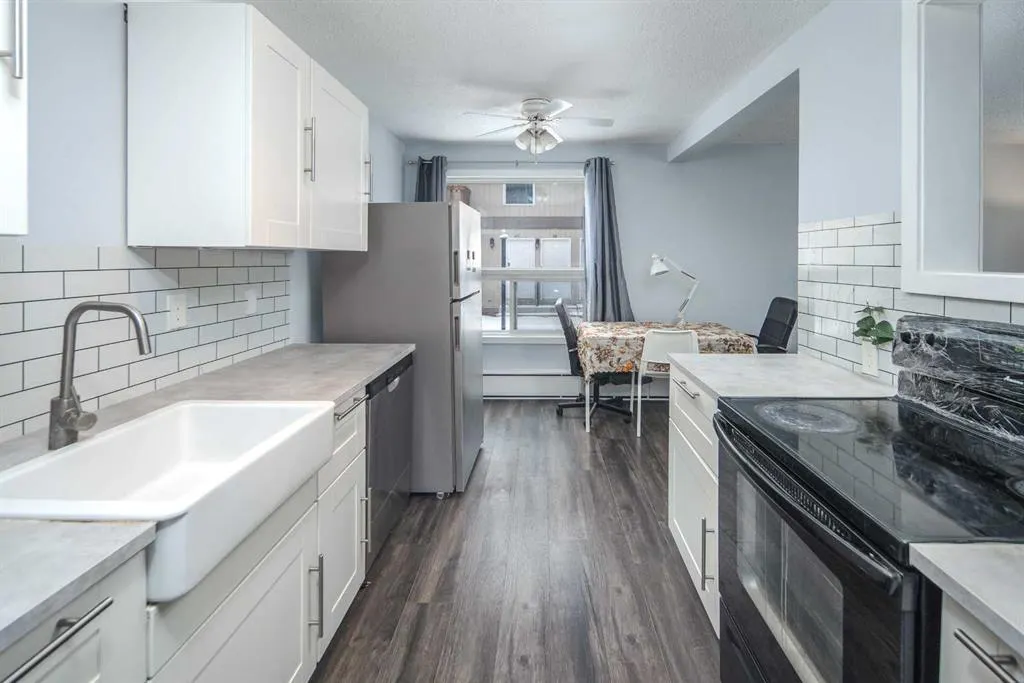219 Huntington Park Bay NW, #206
