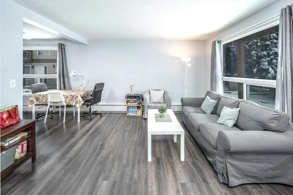 219 Huntington Park Bay NW, #206
