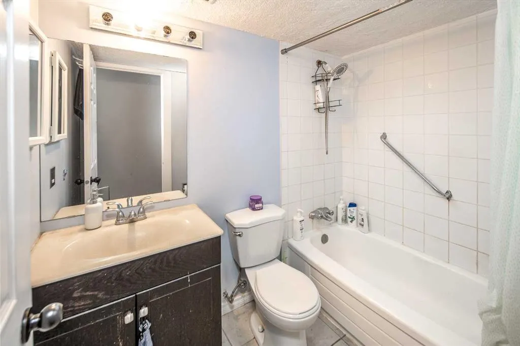 219 Huntington Park Bay NW, #206
