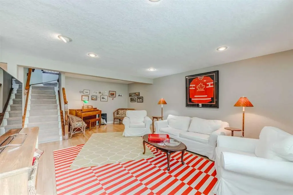 178125 240 Street W