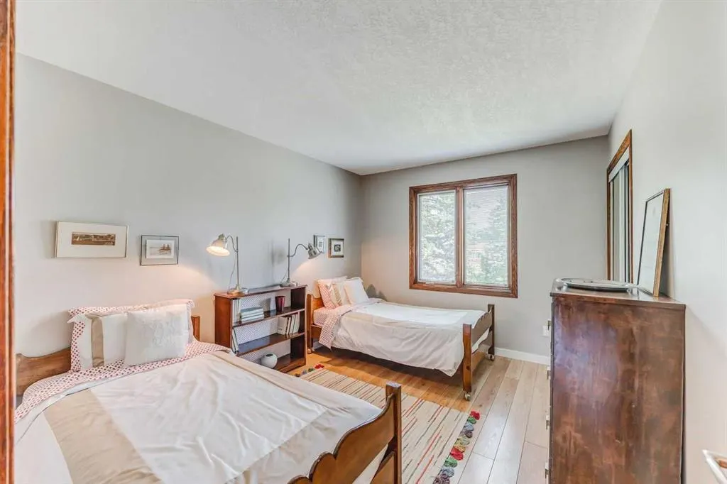 178125 240 Street W
