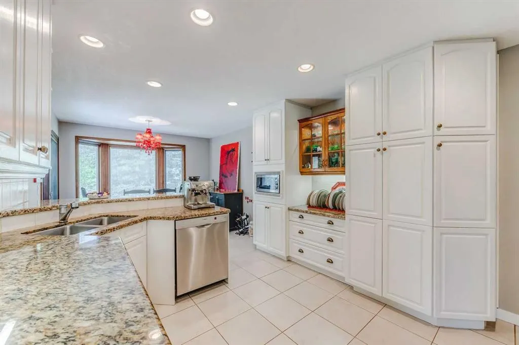 178125 240 Street W