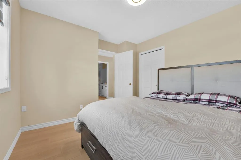 7 Country Hills Park NW