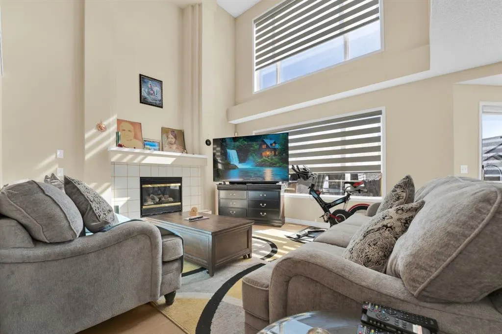 7 Country Hills Park NW