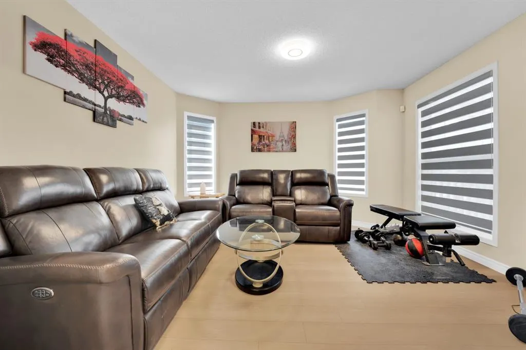 7 Country Hills Park NW