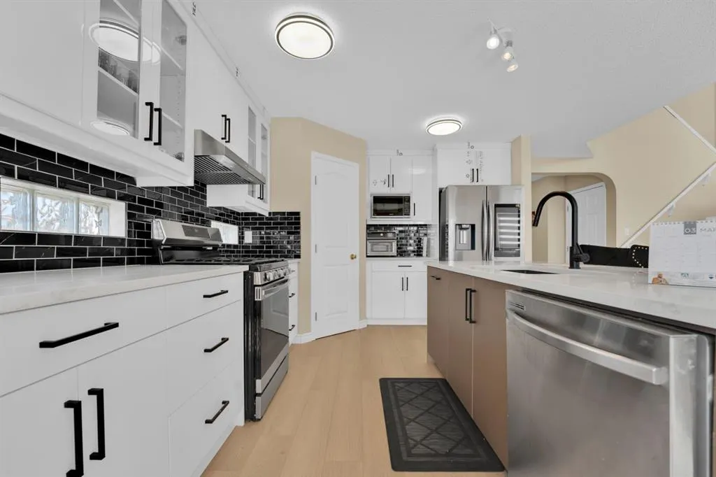 7 Country Hills Park NW