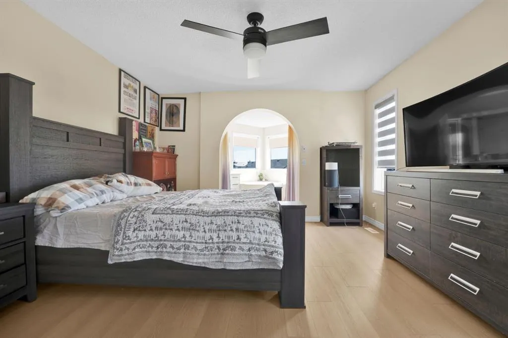 7 Country Hills Park NW