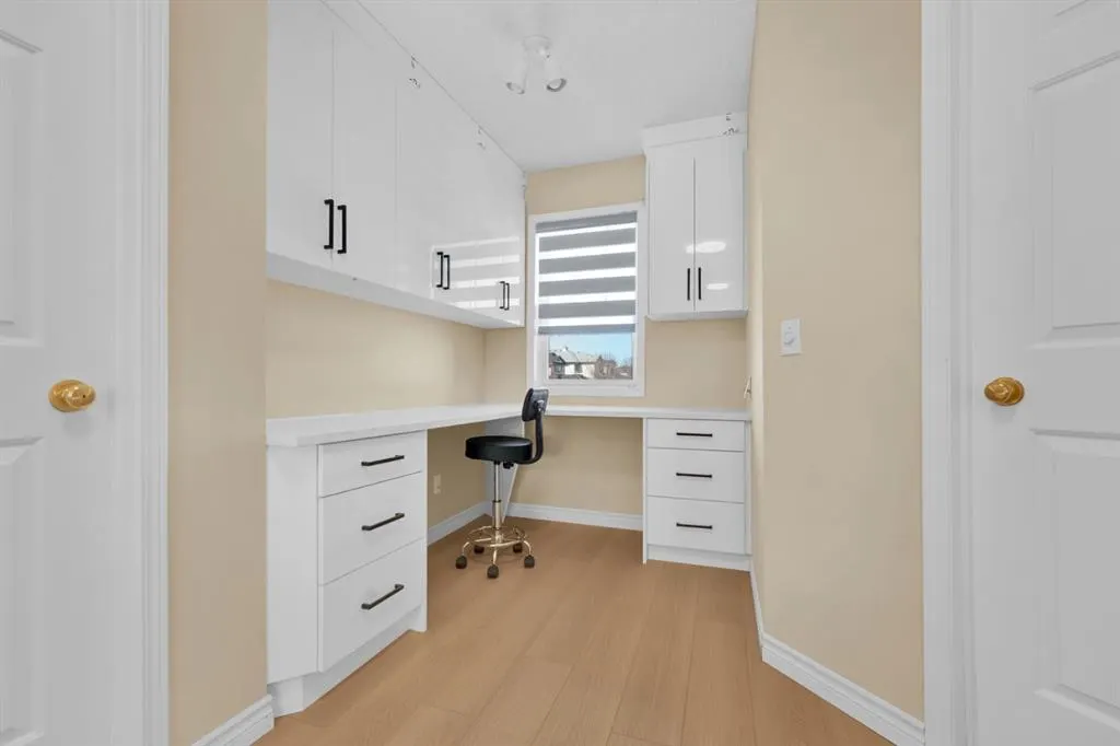 7 Country Hills Park NW