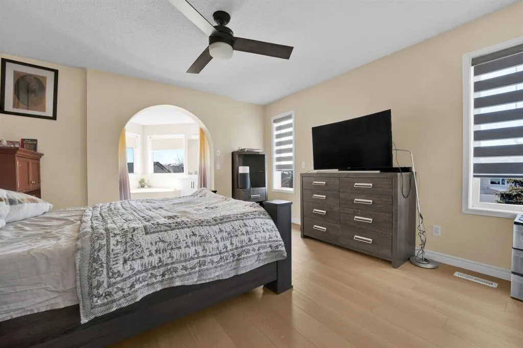 7 Country Hills Park NW