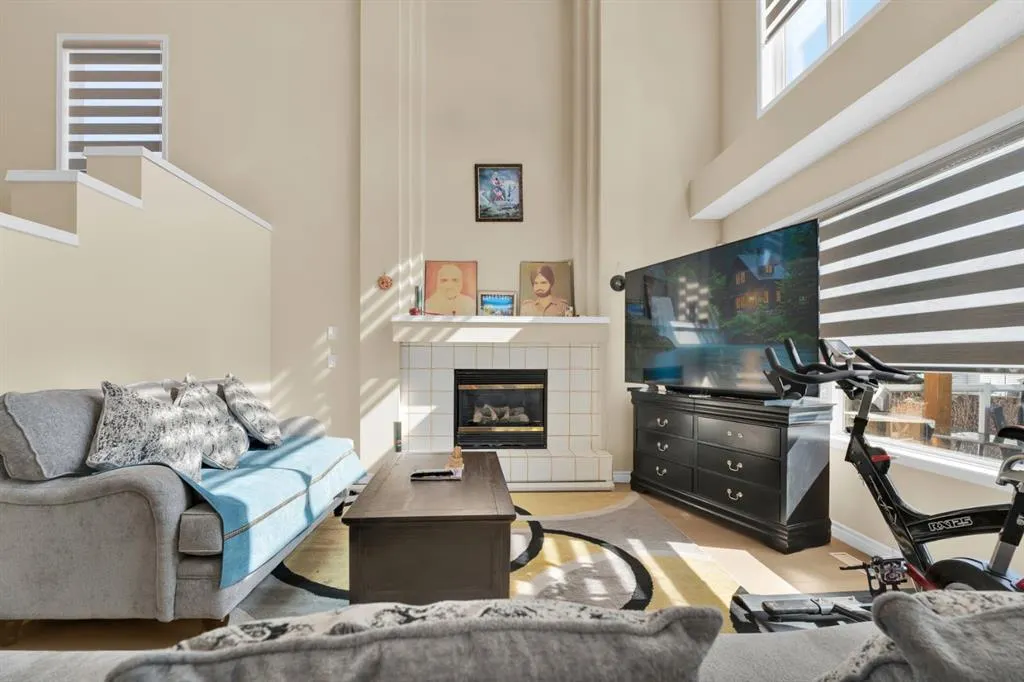 7 Country Hills Park NW