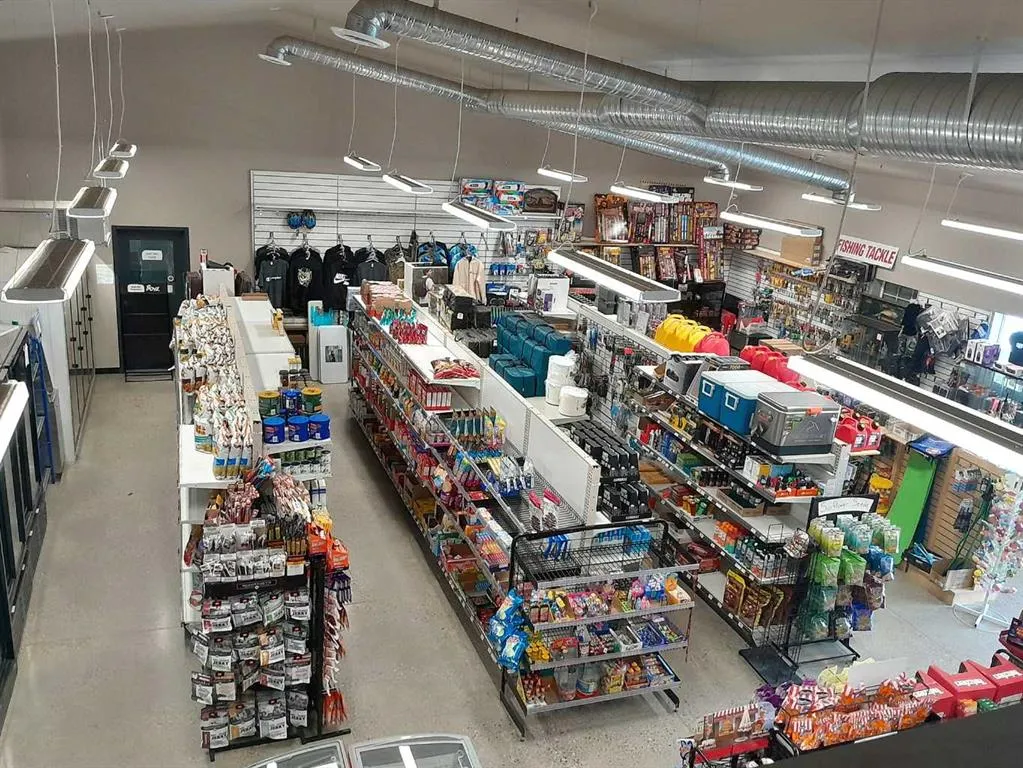 123 Shell Gas & Liquor Street