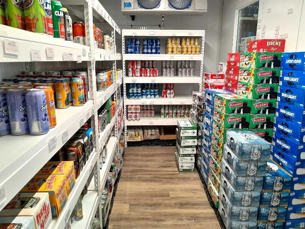 123 Shell Gas & Liquor Street