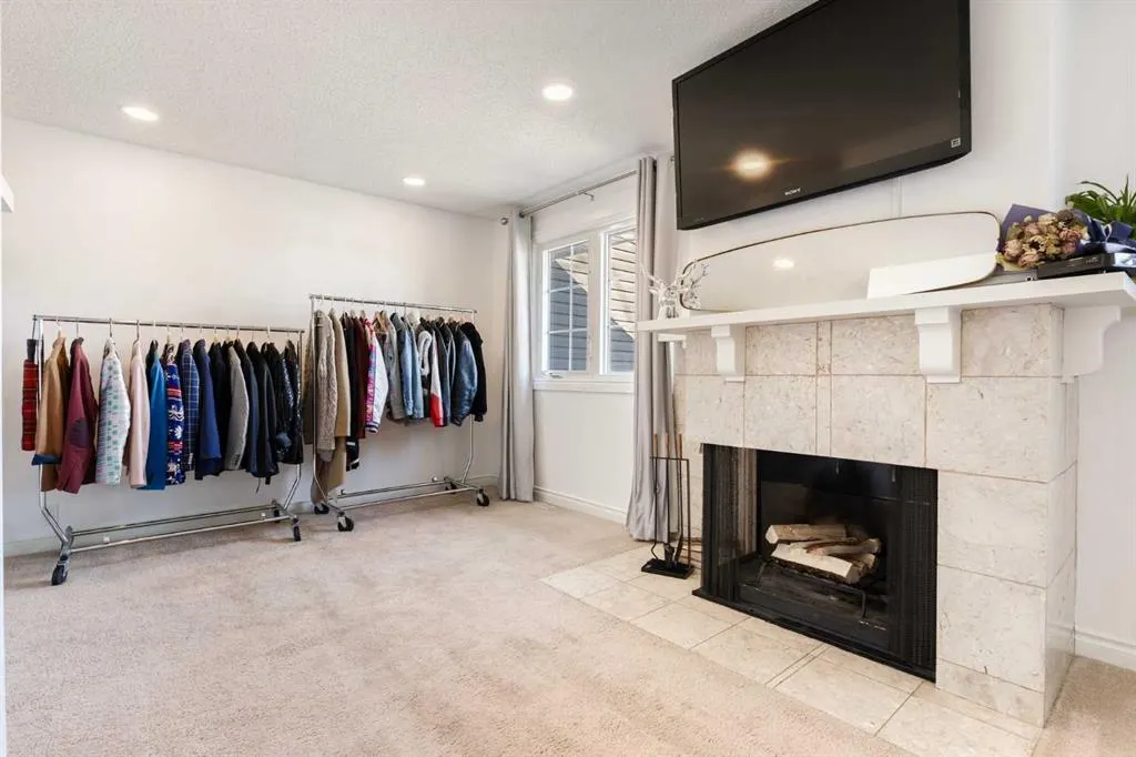 448 Strathcona Drive SW, #33