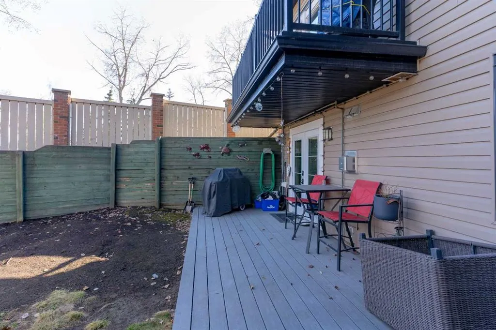 448 Strathcona Drive SW, #33