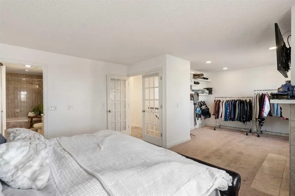 448 Strathcona Drive SW, #33