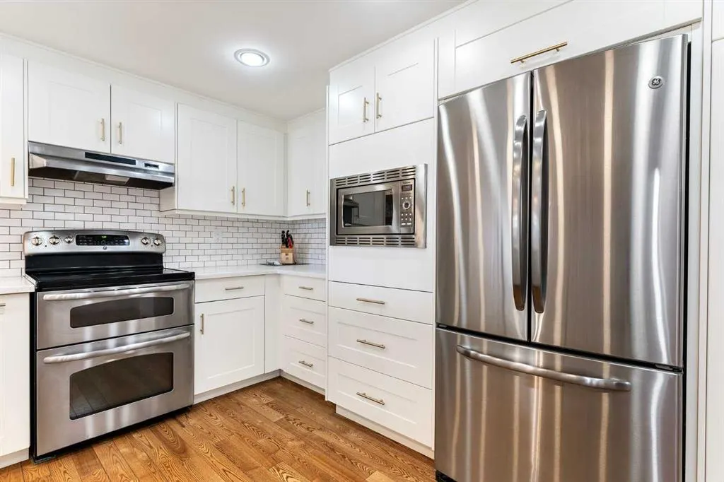 448 Strathcona Drive SW, #33