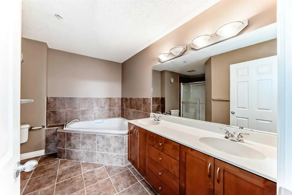 990 Centre Avenue NE, #108