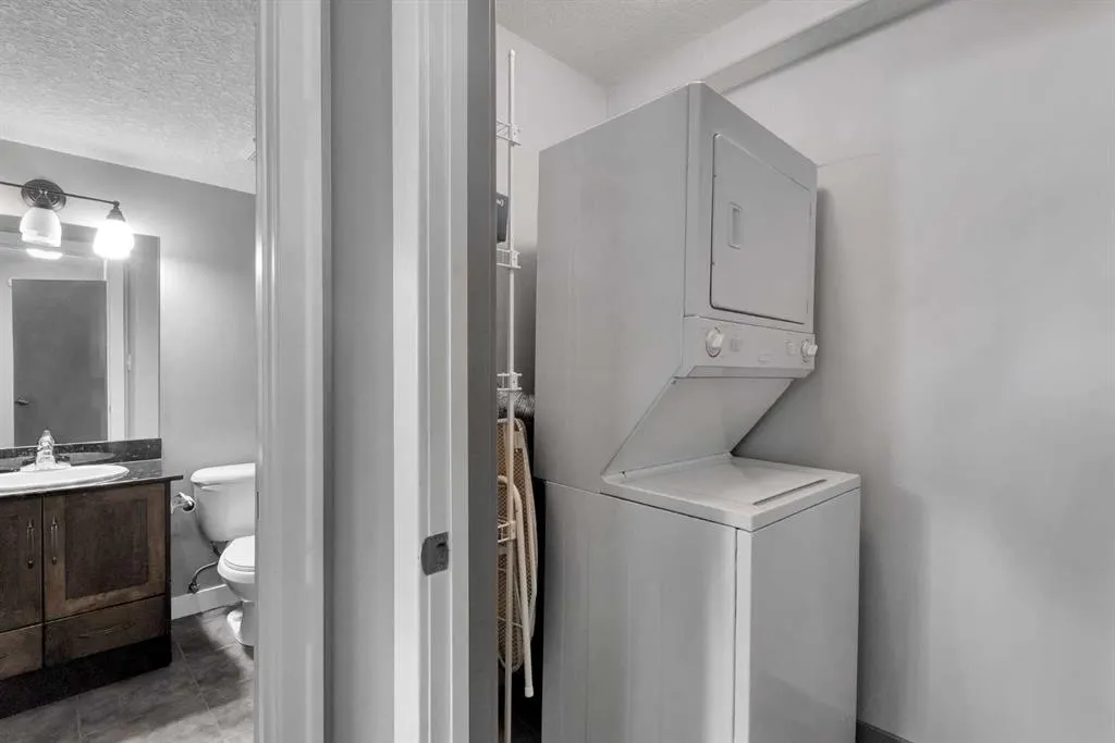 931 2 Avenue NW, #302