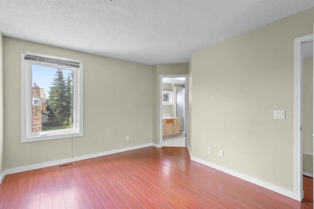 22 Coachway Gardens SW