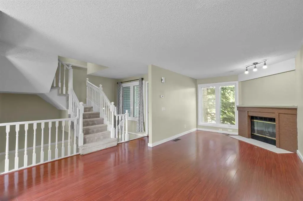 22 Coachway Gardens SW