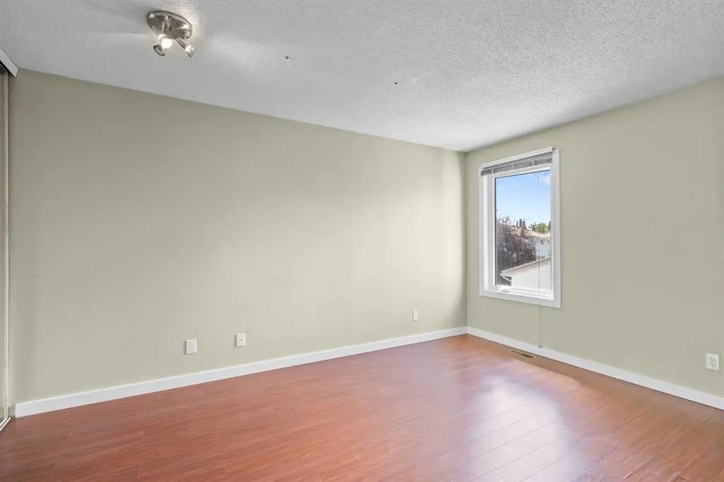 22 Coachway Gardens SW