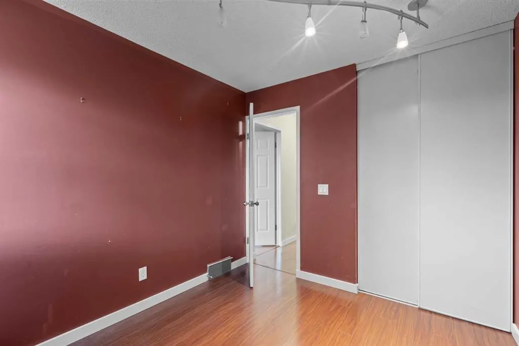 22 Coachway Gardens SW