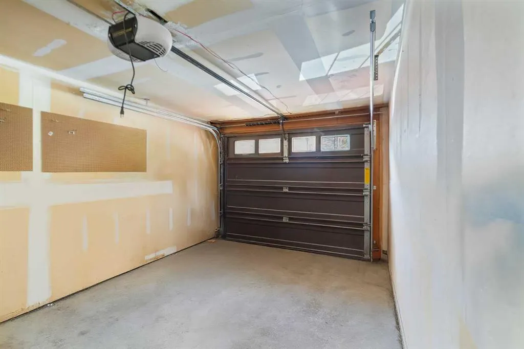 22 Coachway Gardens SW