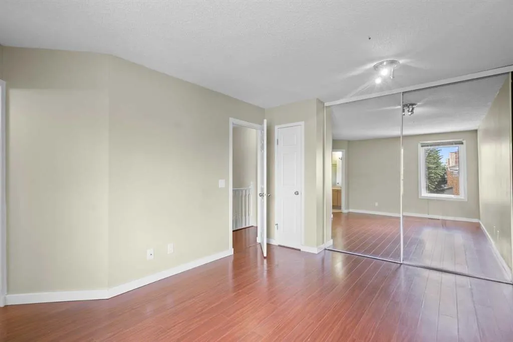 22 Coachway Gardens SW