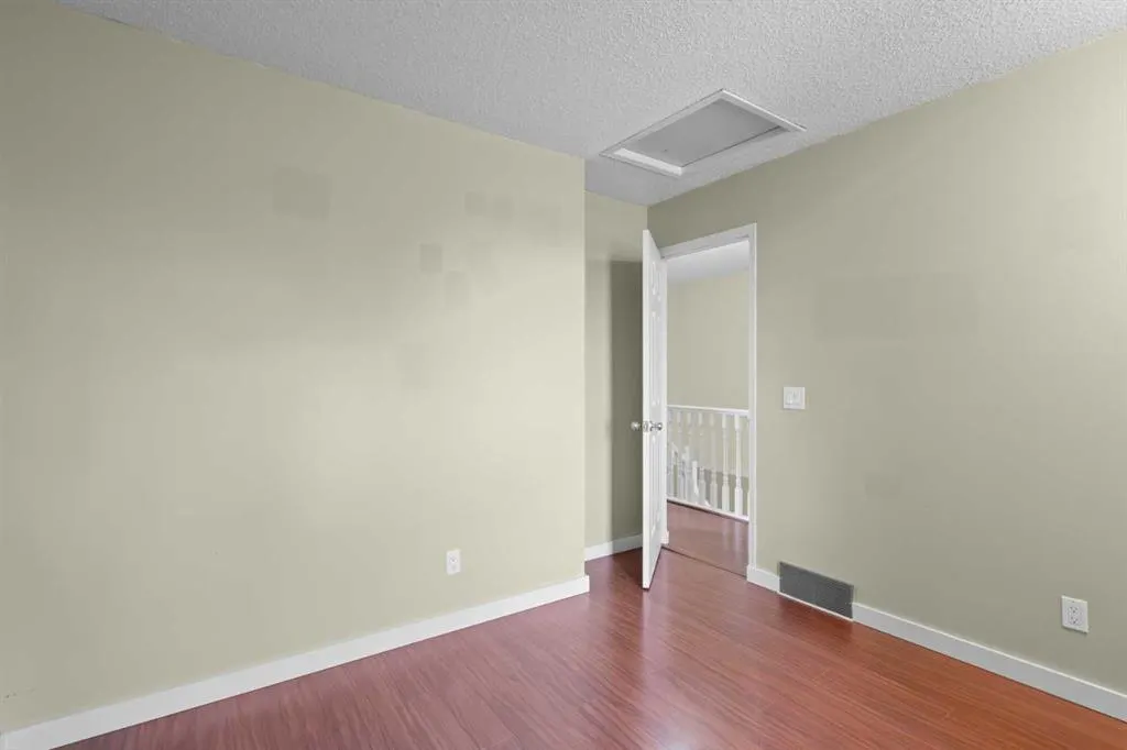 22 Coachway Gardens SW