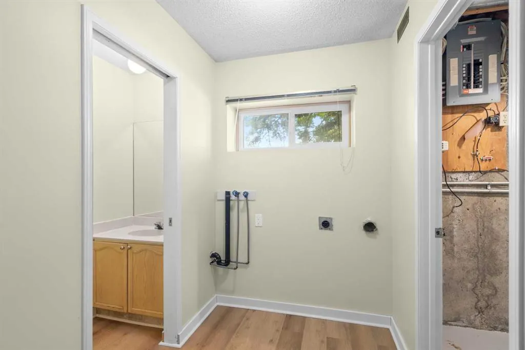22 Coachway Gardens SW