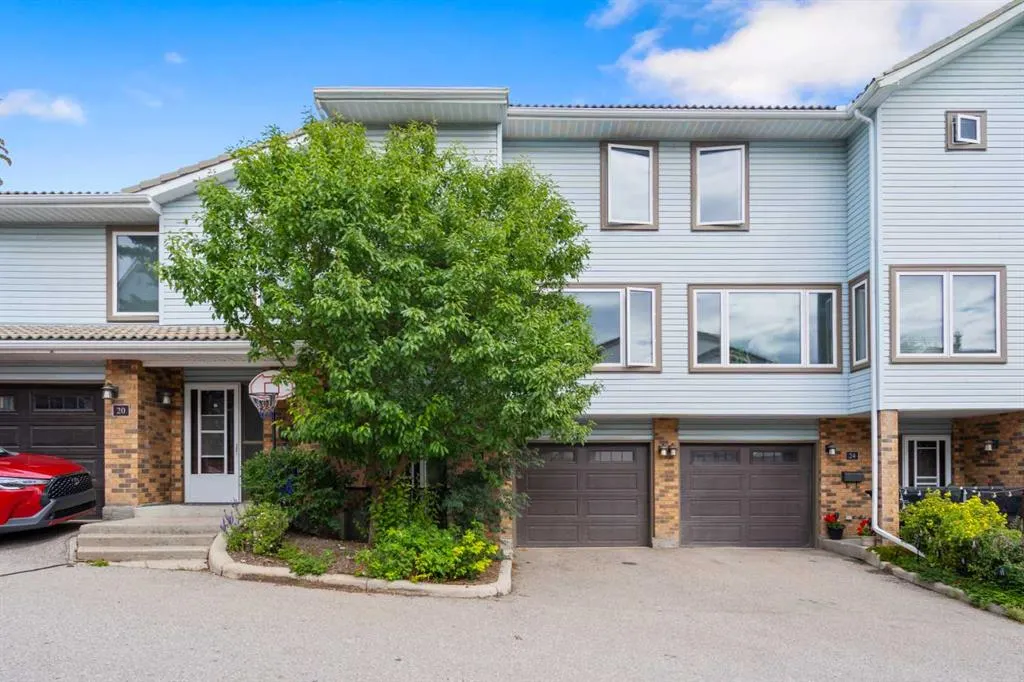 22 Coachway Gardens SW
