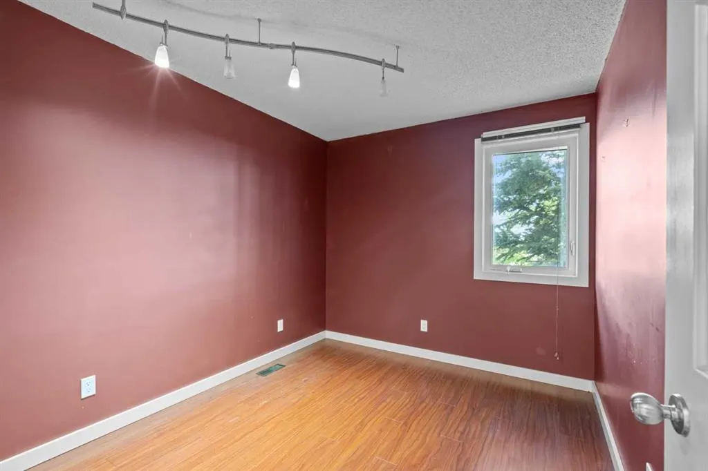 22 Coachway Gardens SW