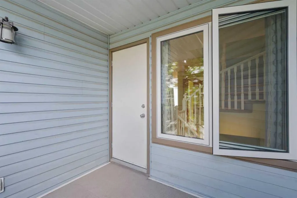 22 Coachway Gardens SW