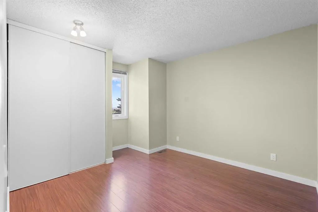 22 Coachway Gardens SW