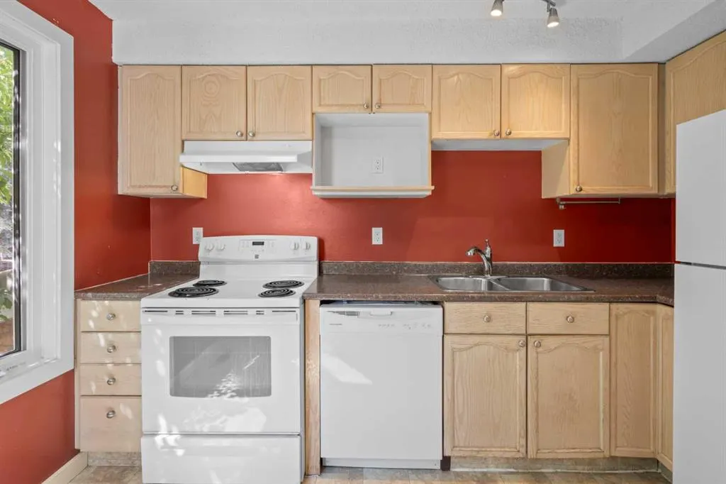 22 Coachway Gardens SW