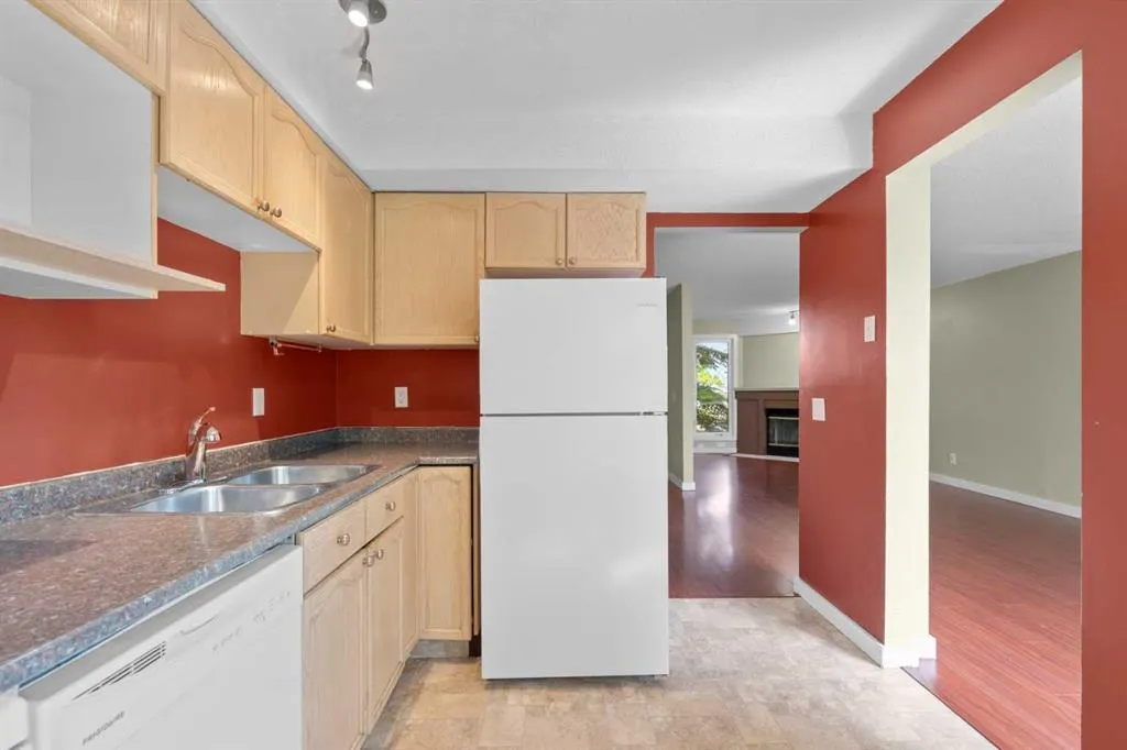 22 Coachway Gardens SW