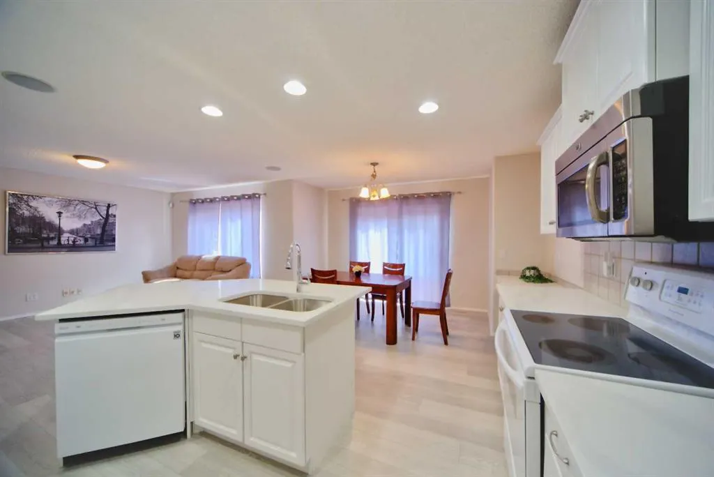 133 Panamount Court NW