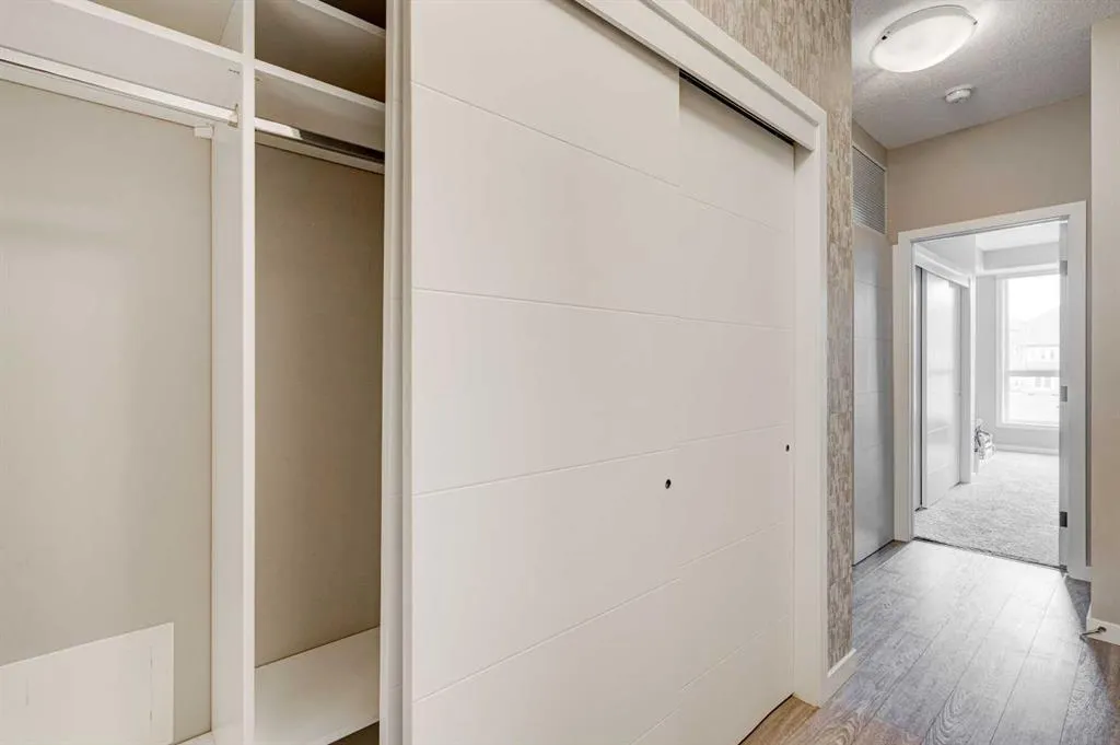 122 Mahogany Centre SE, #401