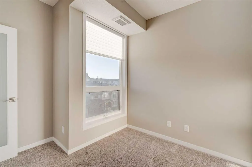 122 Mahogany Centre SE, #401