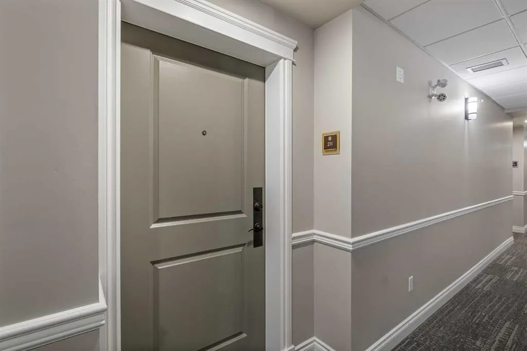 30 Mahogany Mews SE, #211