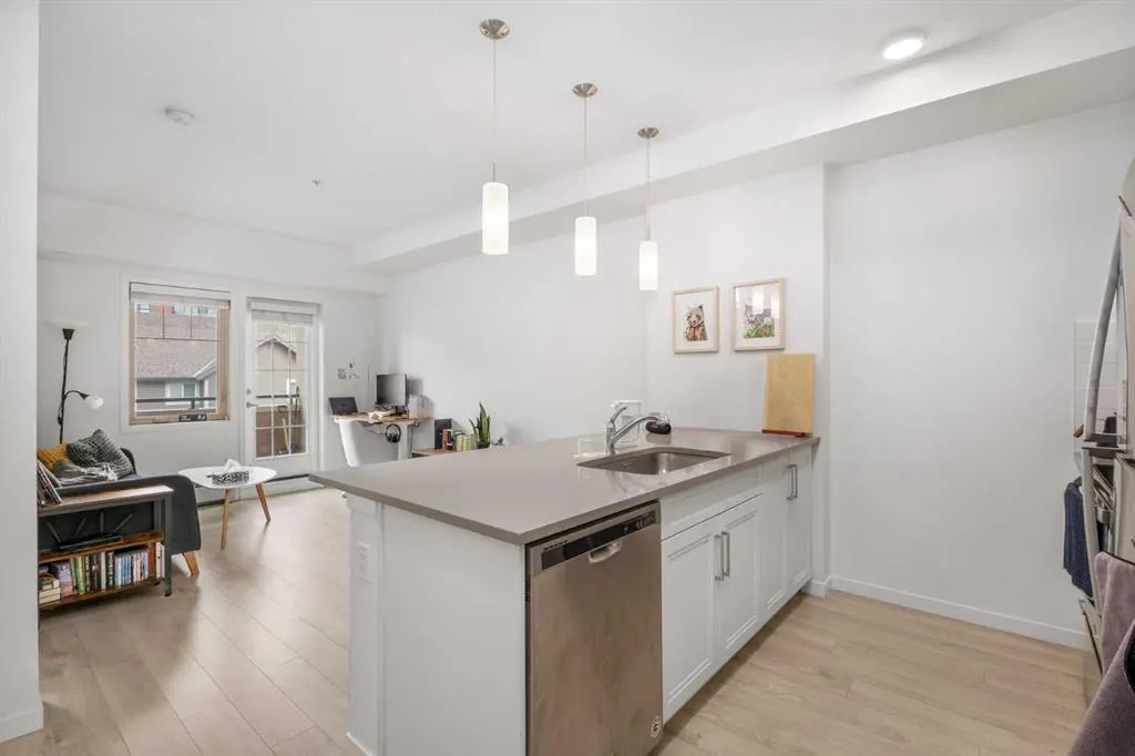 30 Mahogany Mews SE, #211