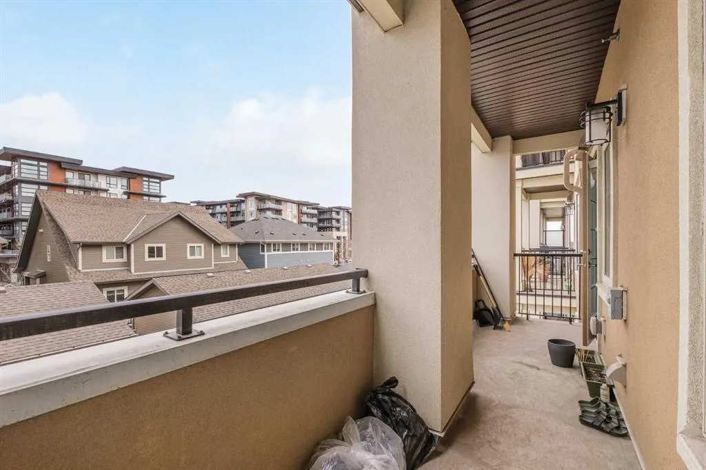 30 Mahogany Mews SE, #211