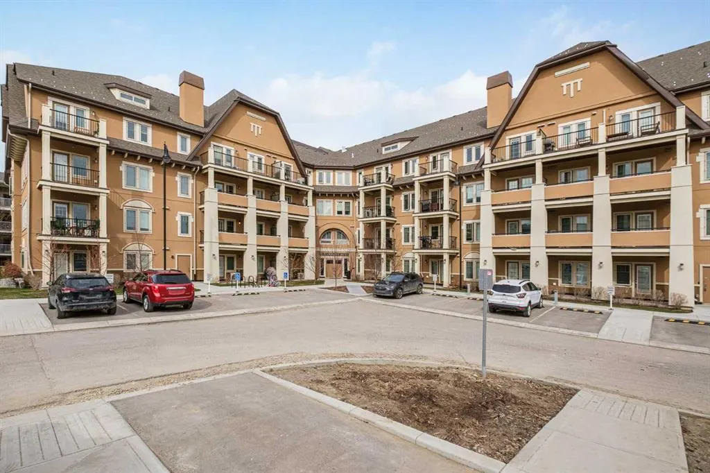30 Mahogany Mews SE, #211