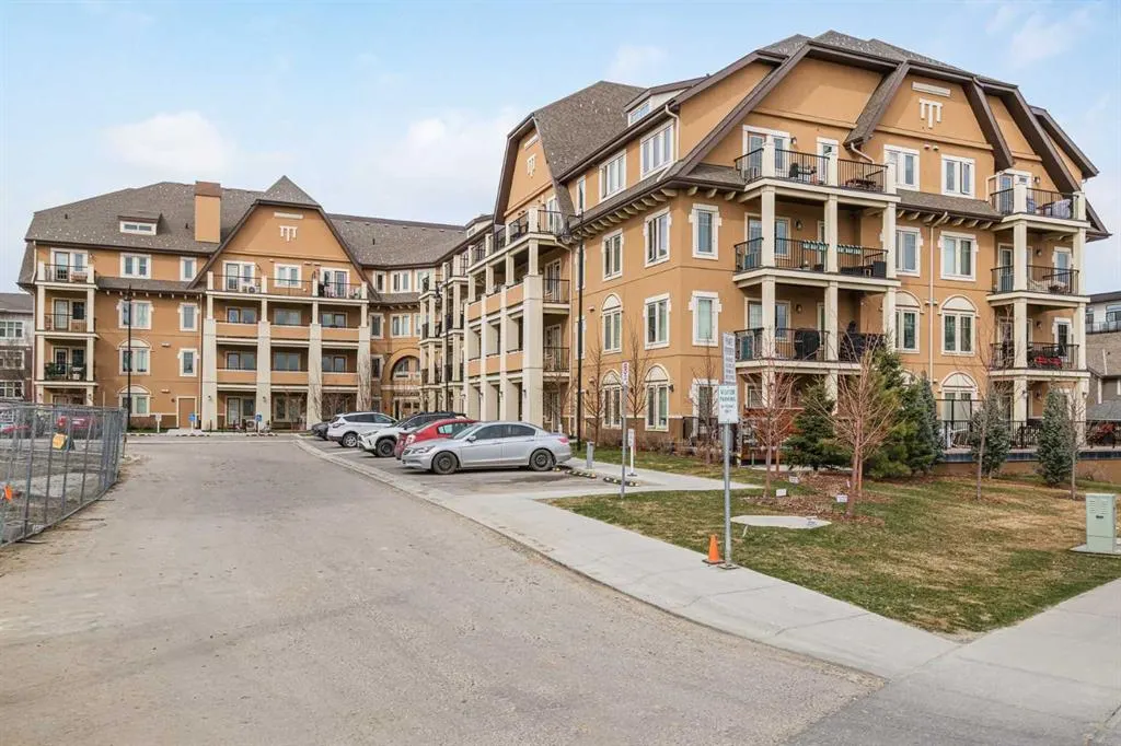 30 Mahogany Mews SE, #211