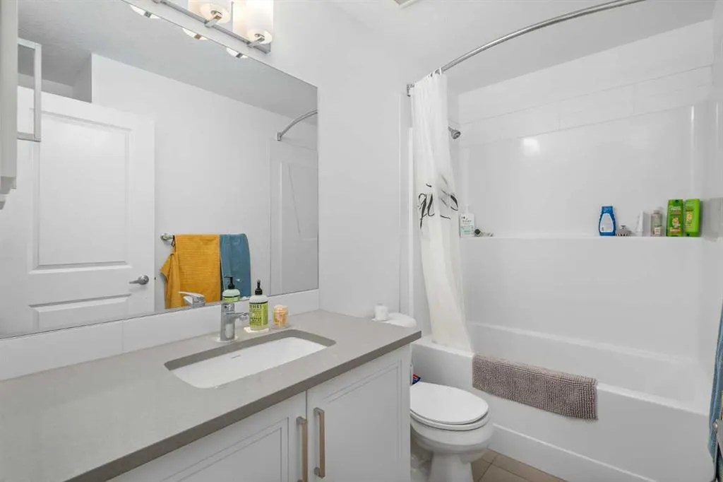 30 Mahogany Mews SE, #211