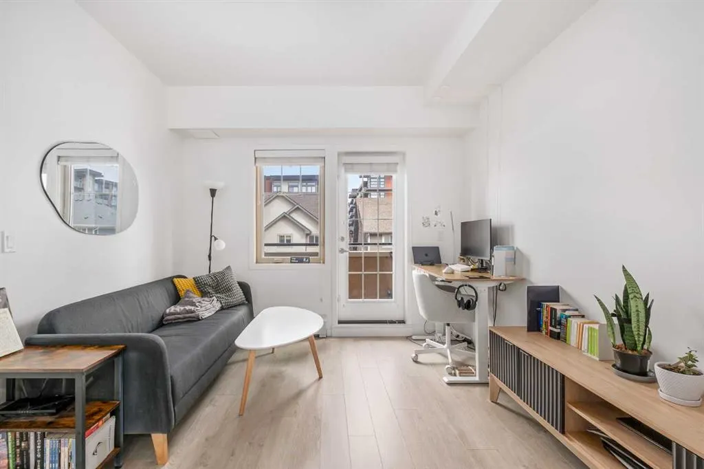 30 Mahogany Mews SE, #211