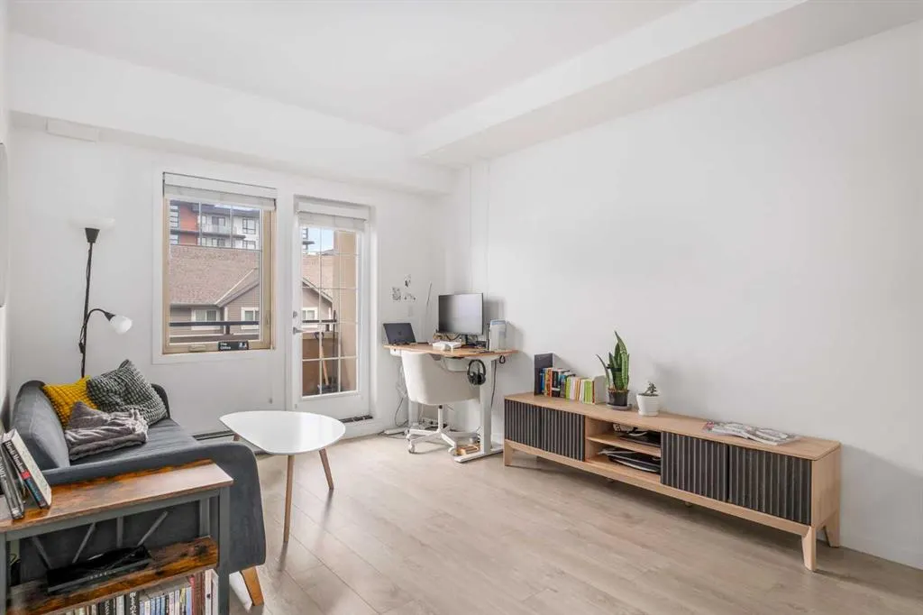 30 Mahogany Mews SE, #211